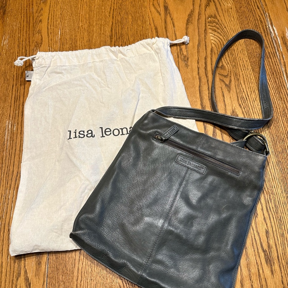 Lisa Leonard designer crossbody/shoulder bag.